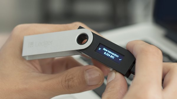 Ledger Nano S Wallet Review | Supported Currencies | Costs | CoinBeast Wallet Review