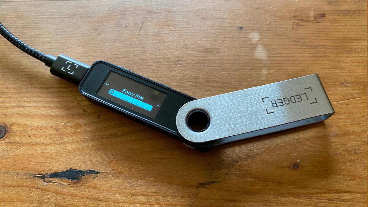 Buy Ledger Nano S Plus - Hardware Wallet Review - Blockchaincenter