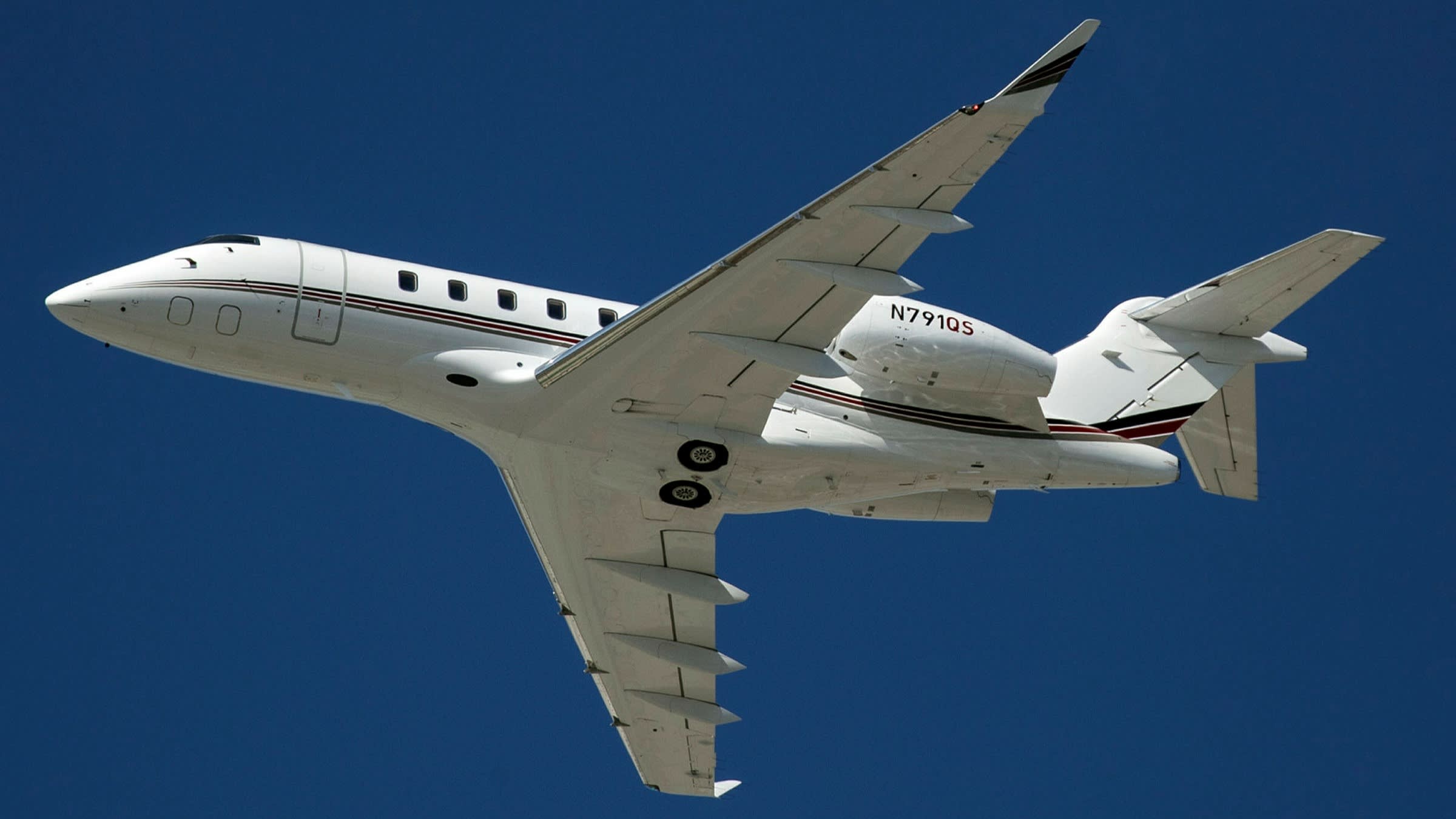 How Primary Service Areas Affect Private Jet Fees - Worth