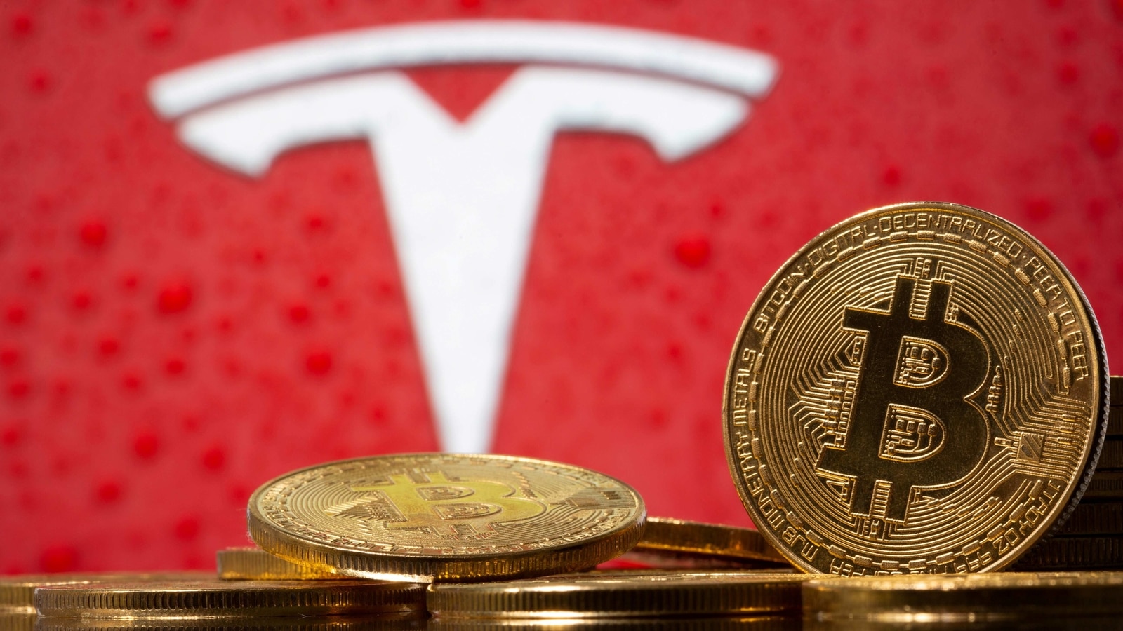 How risky is it to buy a Tesla using bitcoin? | CNN Business