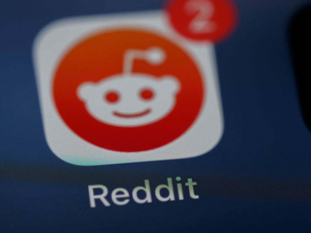 The Airdrop: Reddit Releases New NFTs, Crypto Twitter Leaves Threads on Read