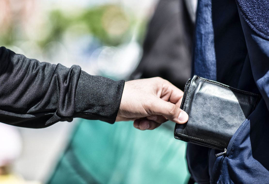 What is an RFID Wallet? How it Protects Your Payments & Identity - Ridge