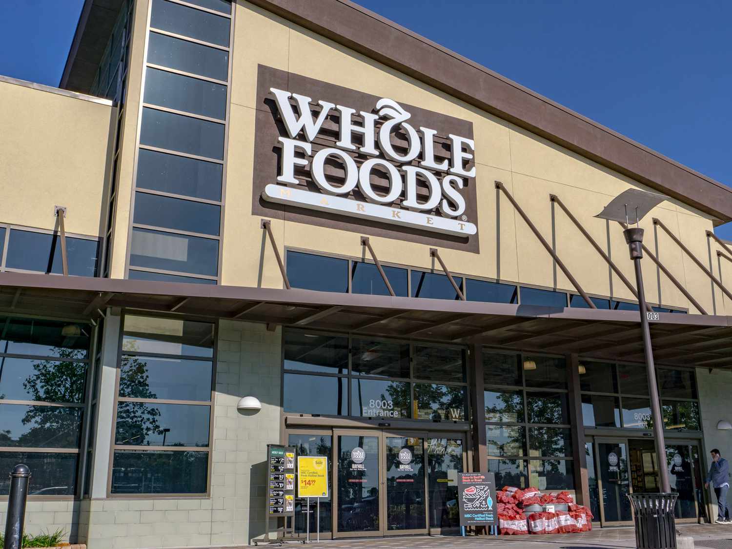 Huge! Amazon-Owned Whole Foods Buoys Crypto by Accepting Bitcoin