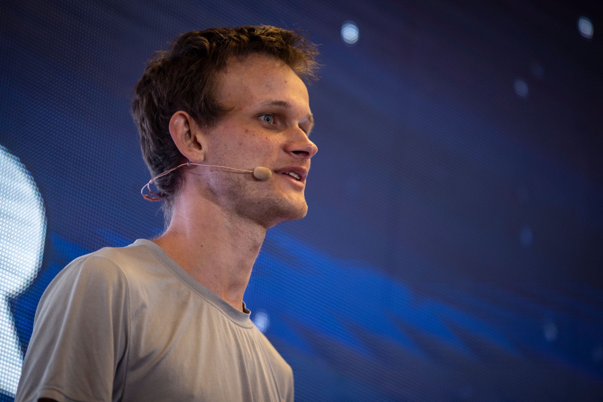 Ethereum Founder Vitalik Buterin Sells Trillions Of Tokens | coinlog.fun