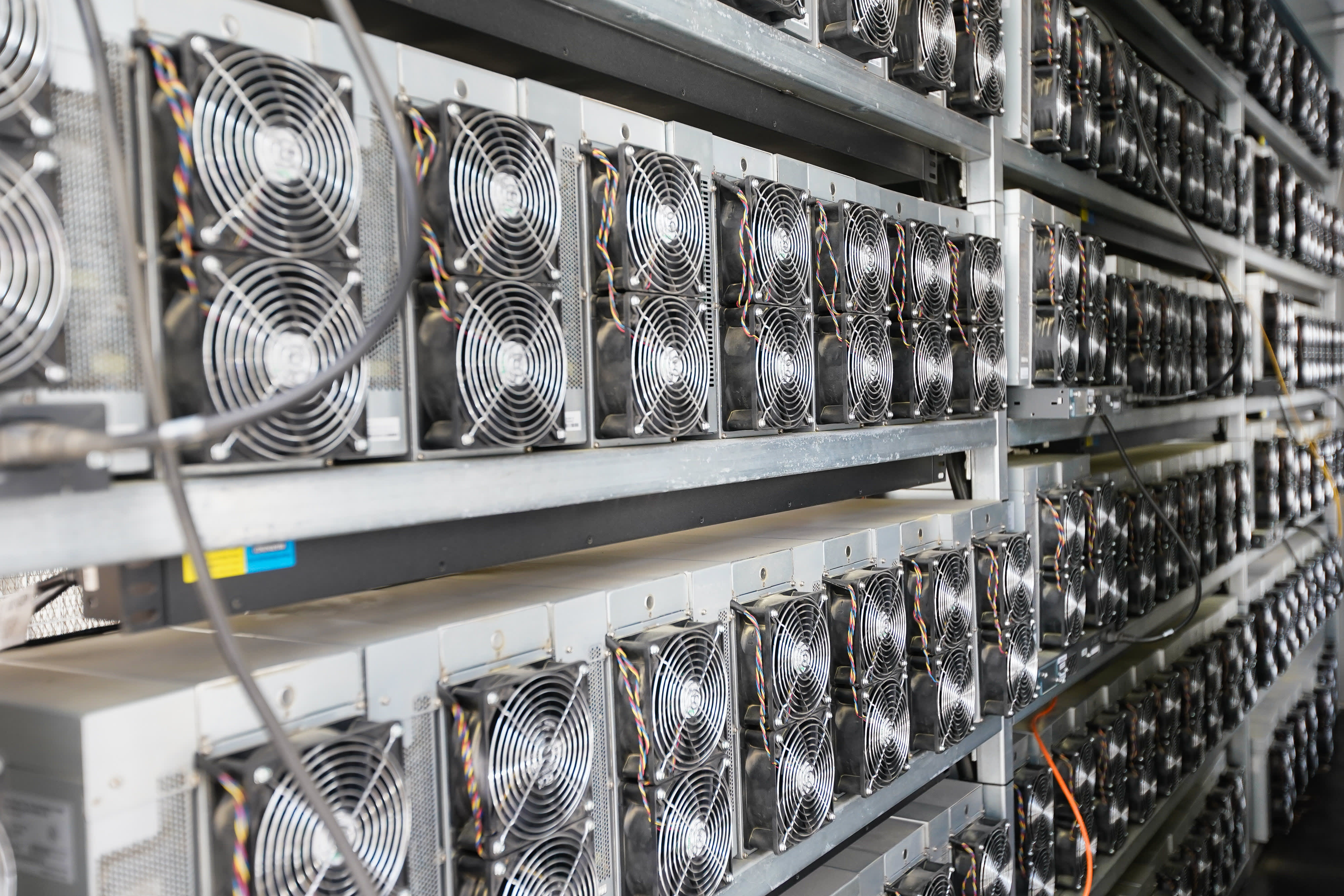 Bitmain Antminer T21 Bitcoin Miner - CryptoMinerBros